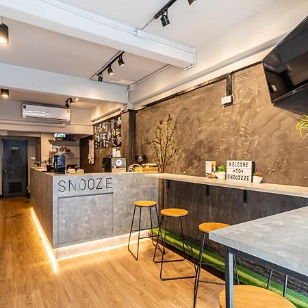 Snoozzze Hostel ใกล้รถไฟฟ้า ย่านบางรัก (Adults Only) Бангкок Экстерьер фото