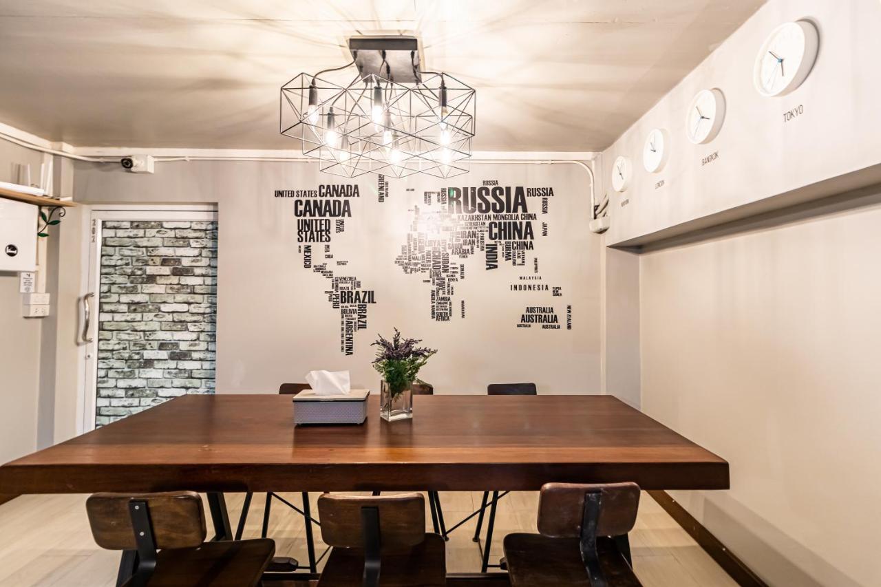 Snoozzze Hostel ใกล้รถไฟฟ้า ย่านบางรัก (Adults Only) Бангкок Экстерьер фото