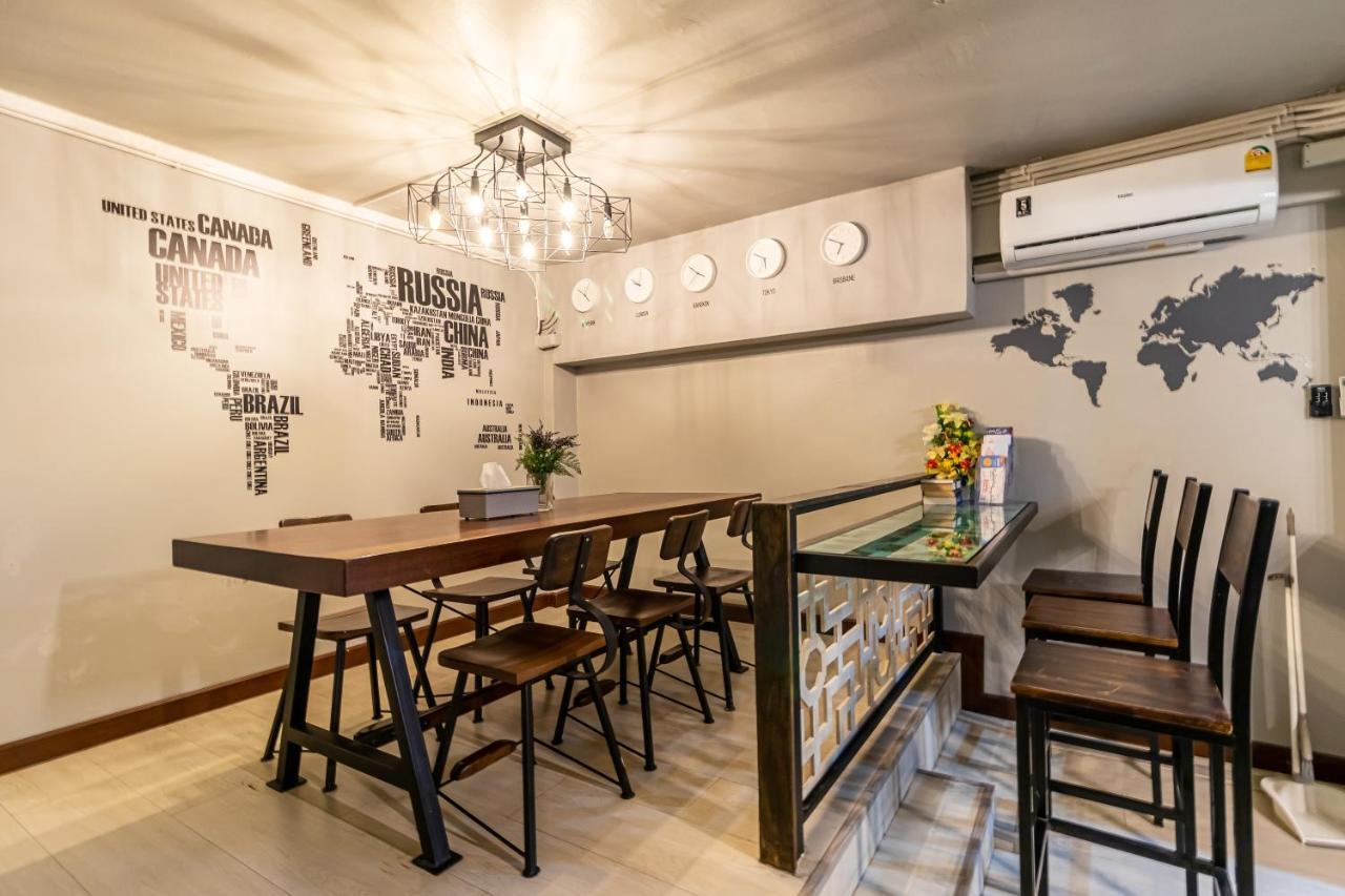 Snoozzze Hostel ใกล้รถไฟฟ้า ย่านบางรัก (Adults Only) Бангкок Экстерьер фото