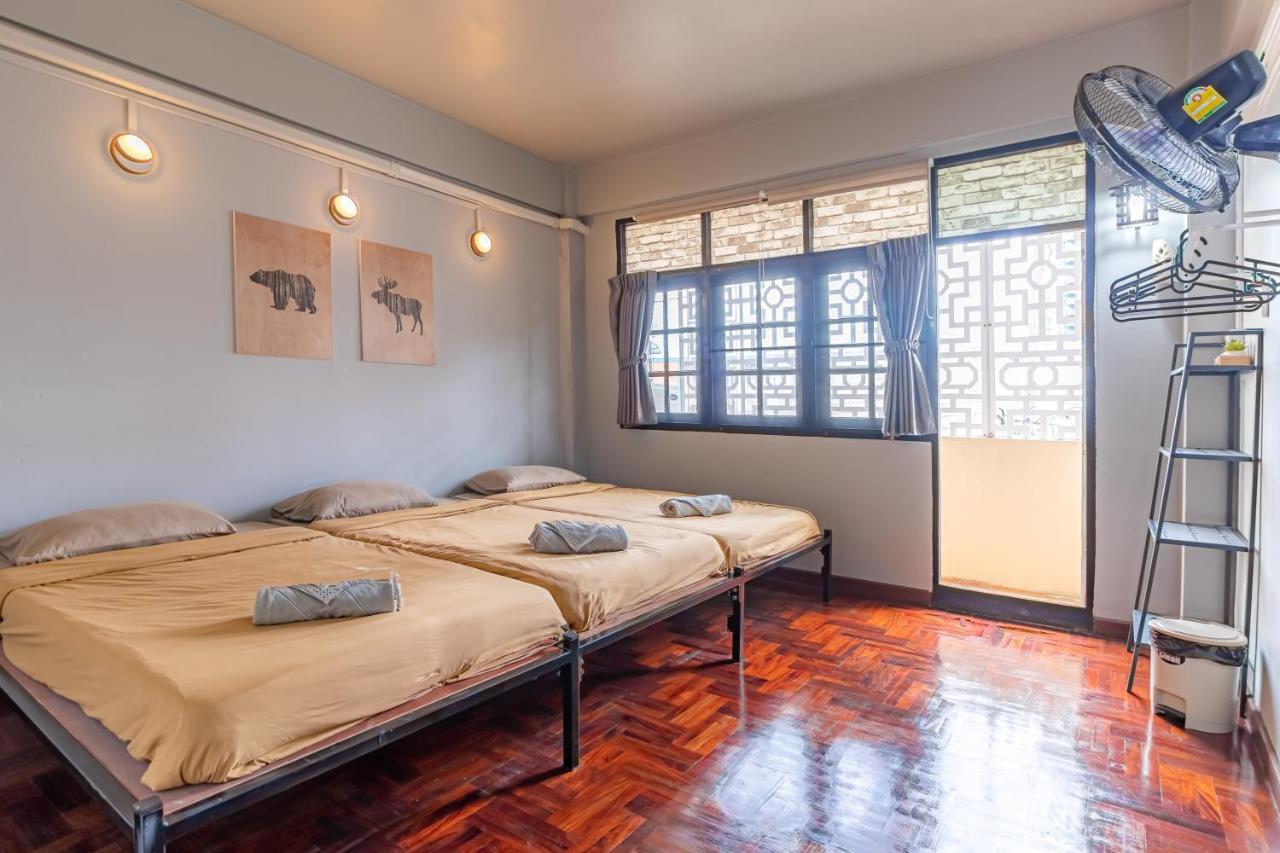 Snoozzze Hostel ใกล้รถไฟฟ้า ย่านบางรัก (Adults Only) Бангкок Экстерьер фото