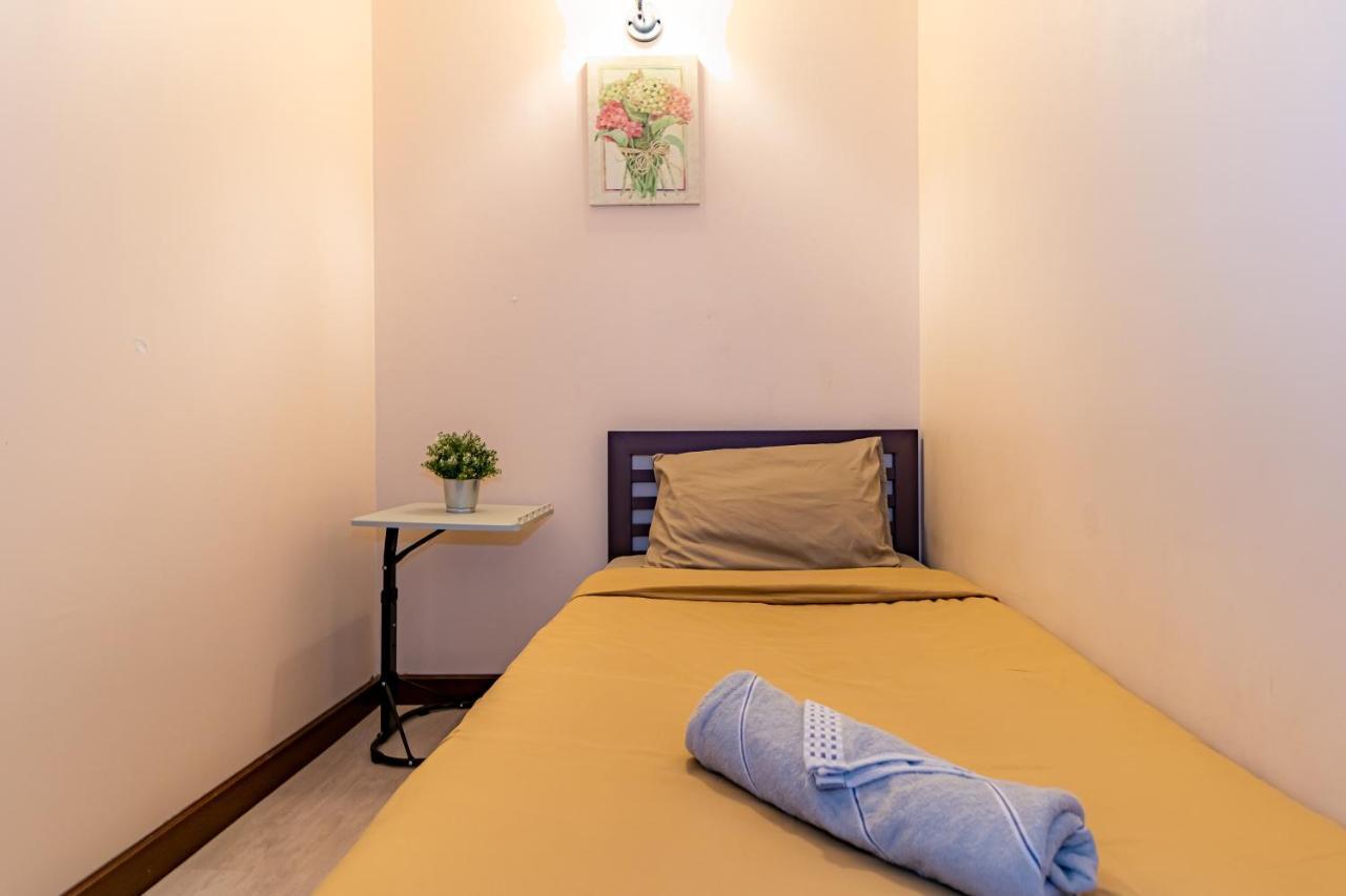 Snoozzze Hostel ใกล้รถไฟฟ้า ย่านบางรัก (Adults Only) Бангкок Экстерьер фото