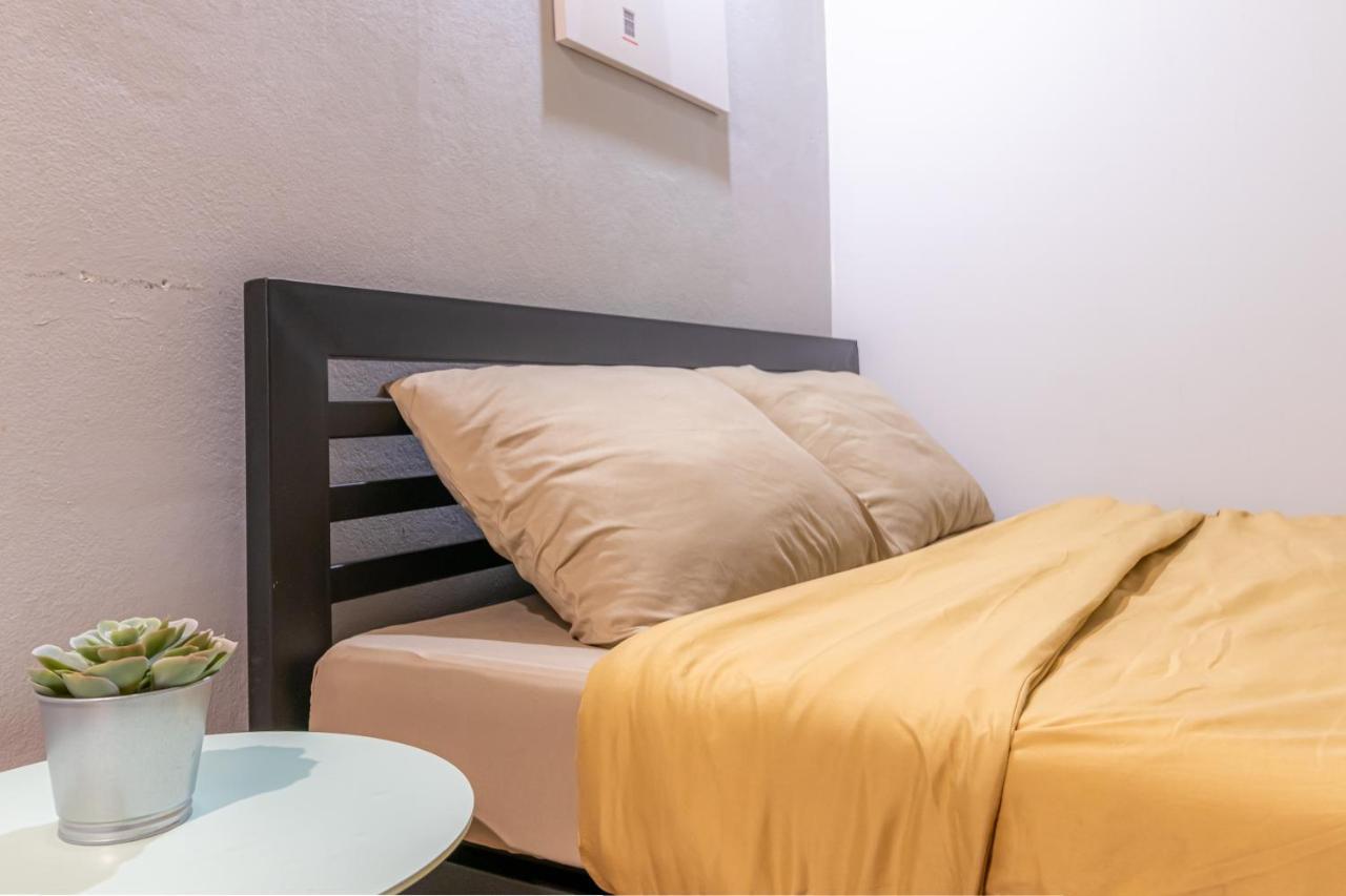 Snoozzze Hostel ใกล้รถไฟฟ้า ย่านบางรัก (Adults Only) Бангкок Экстерьер фото