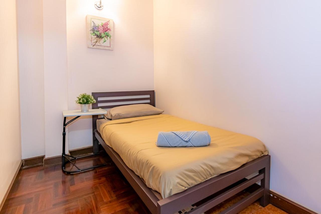 Snoozzze Hostel ใกล้รถไฟฟ้า ย่านบางรัก (Adults Only) Бангкок Экстерьер фото