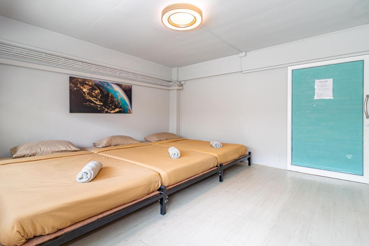 Snoozzze Hostel ใกล้รถไฟฟ้า ย่านบางรัก (Adults Only) Бангкок Экстерьер фото