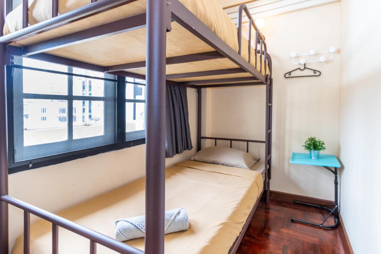 Snoozzze Hostel ใกล้รถไฟฟ้า ย่านบางรัก (Adults Only) Бангкок Экстерьер фото