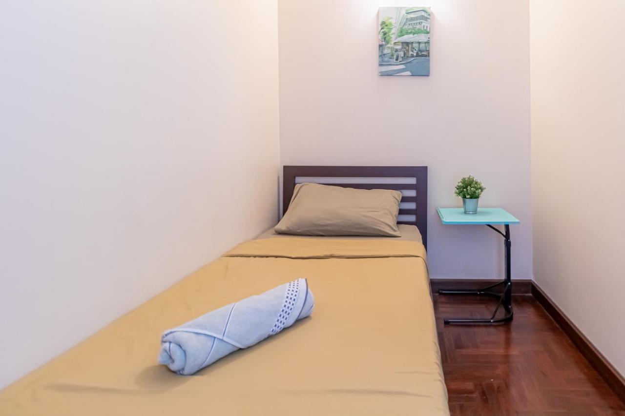 Snoozzze Hostel ใกล้รถไฟฟ้า ย่านบางรัก (Adults Only) Бангкок Экстерьер фото