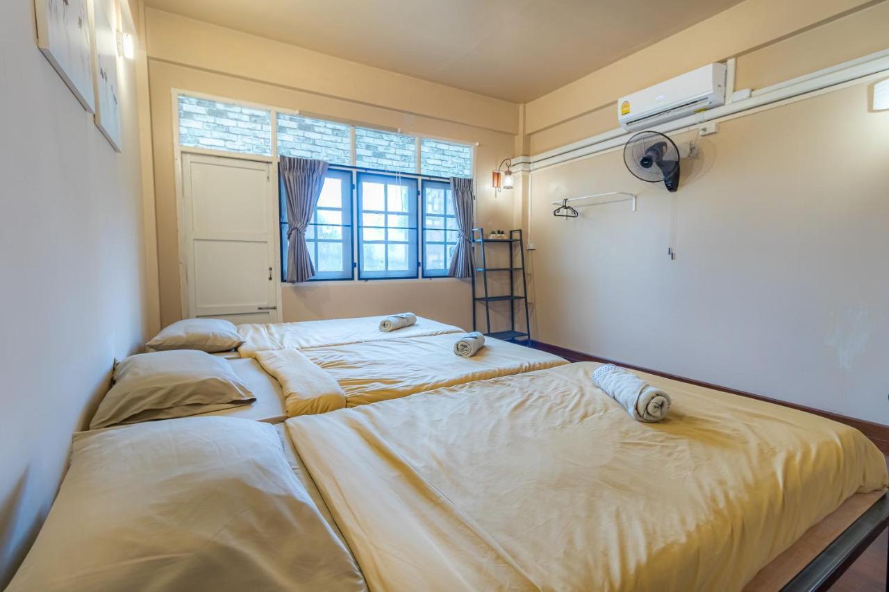 Snoozzze Hostel ใกล้รถไฟฟ้า ย่านบางรัก (Adults Only) Бангкок Экстерьер фото