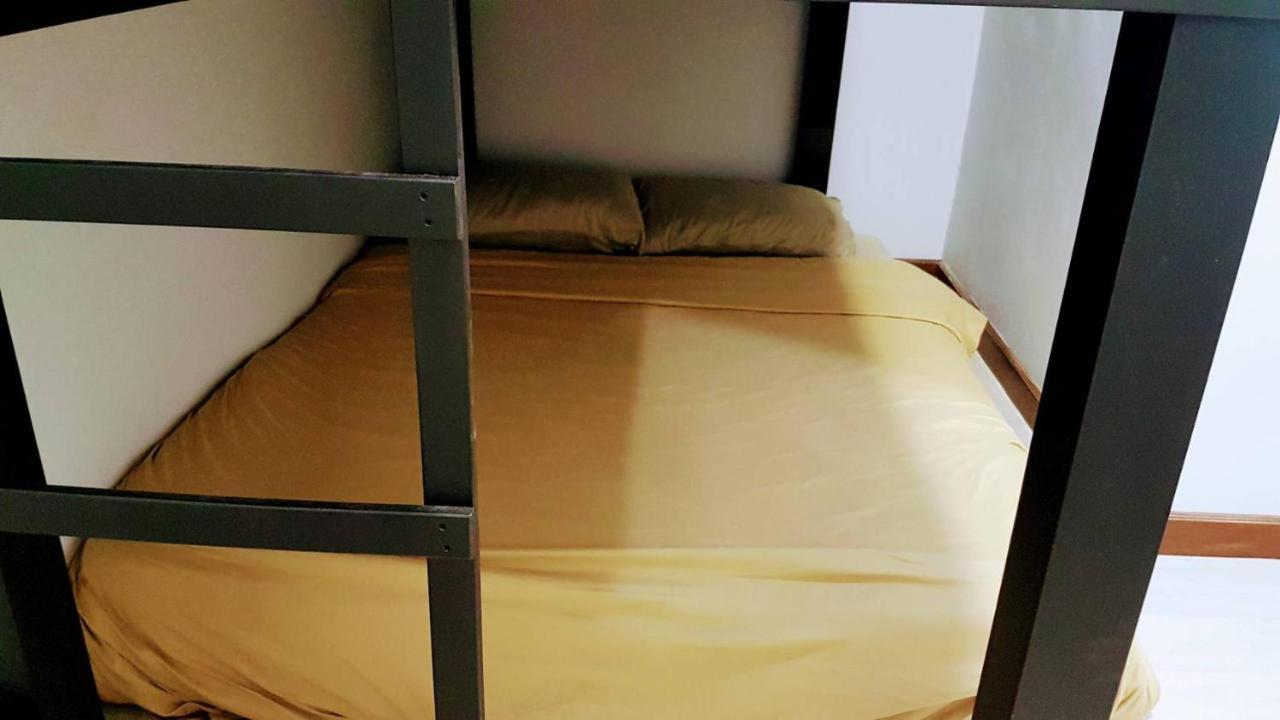 Snoozzze Hostel ใกล้รถไฟฟ้า ย่านบางรัก (Adults Only) Бангкок Экстерьер фото