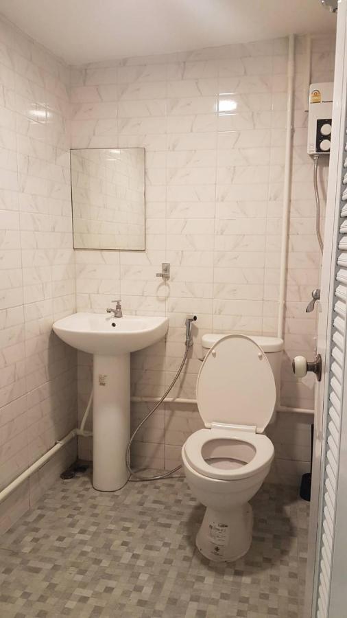 Snoozzze Hostel ใกล้รถไฟฟ้า ย่านบางรัก (Adults Only) Бангкок Экстерьер фото